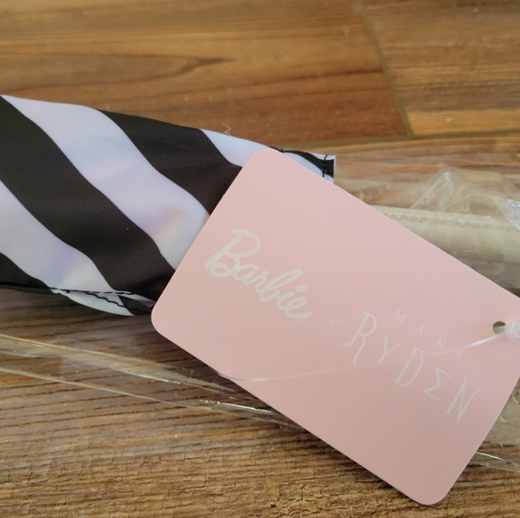 Barbie x Mark Ryden Umbrella - Picture 2 of 5